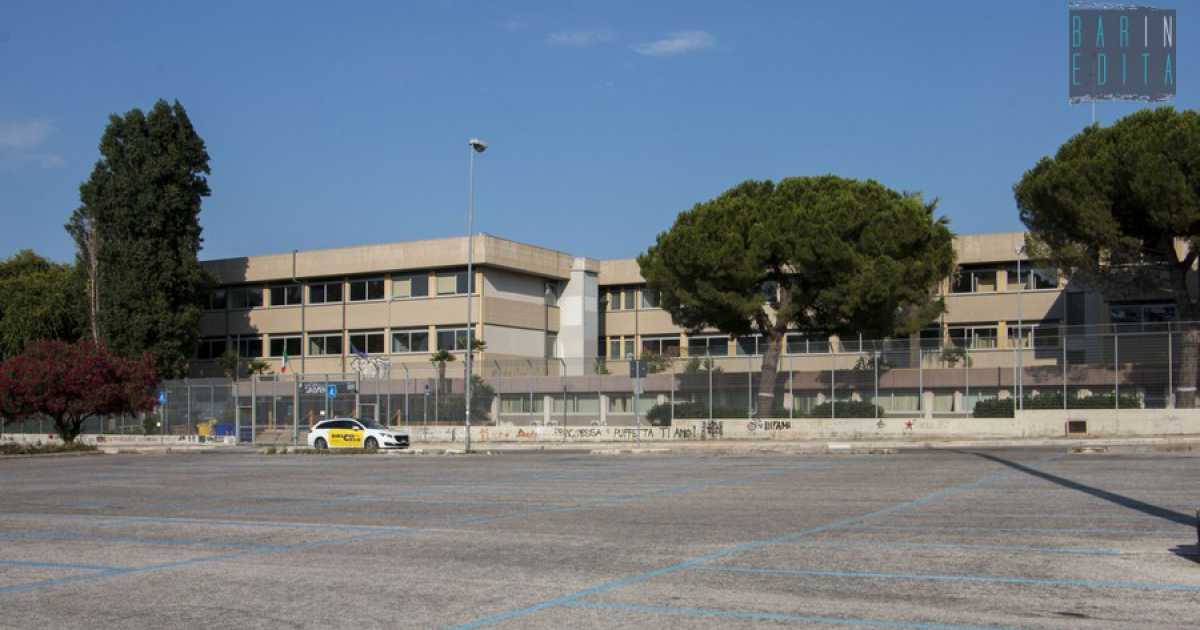Bari, lettera aperta dei docenti del liceo Salvemini: �Basta con la didattica mista� 